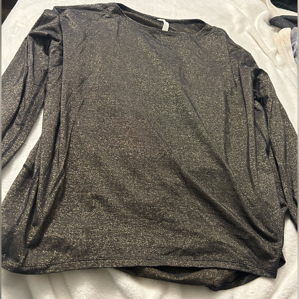 LULULEMON- Black and Gold Shirt